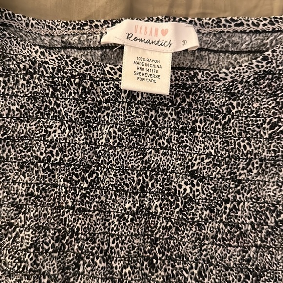 Cute peplum top - Picture 2 of 2